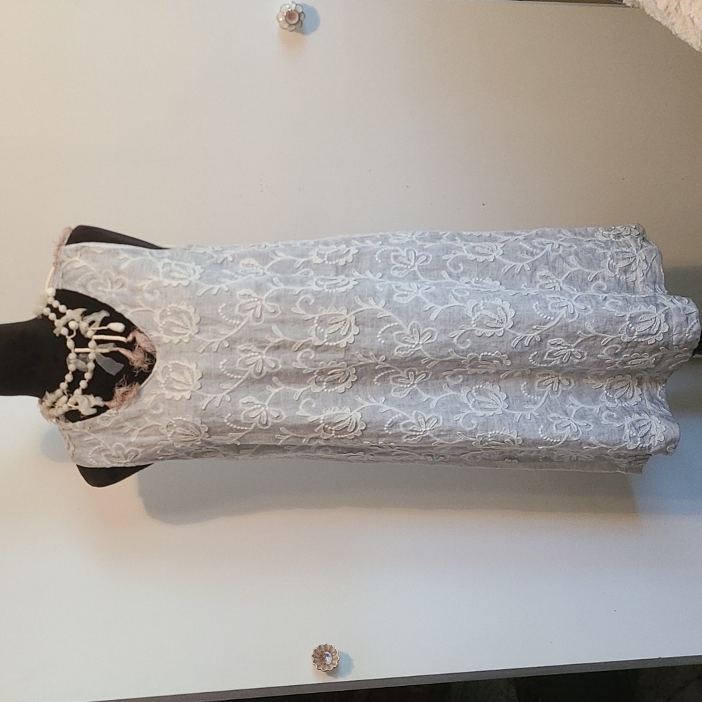 120% lino embroidered dress